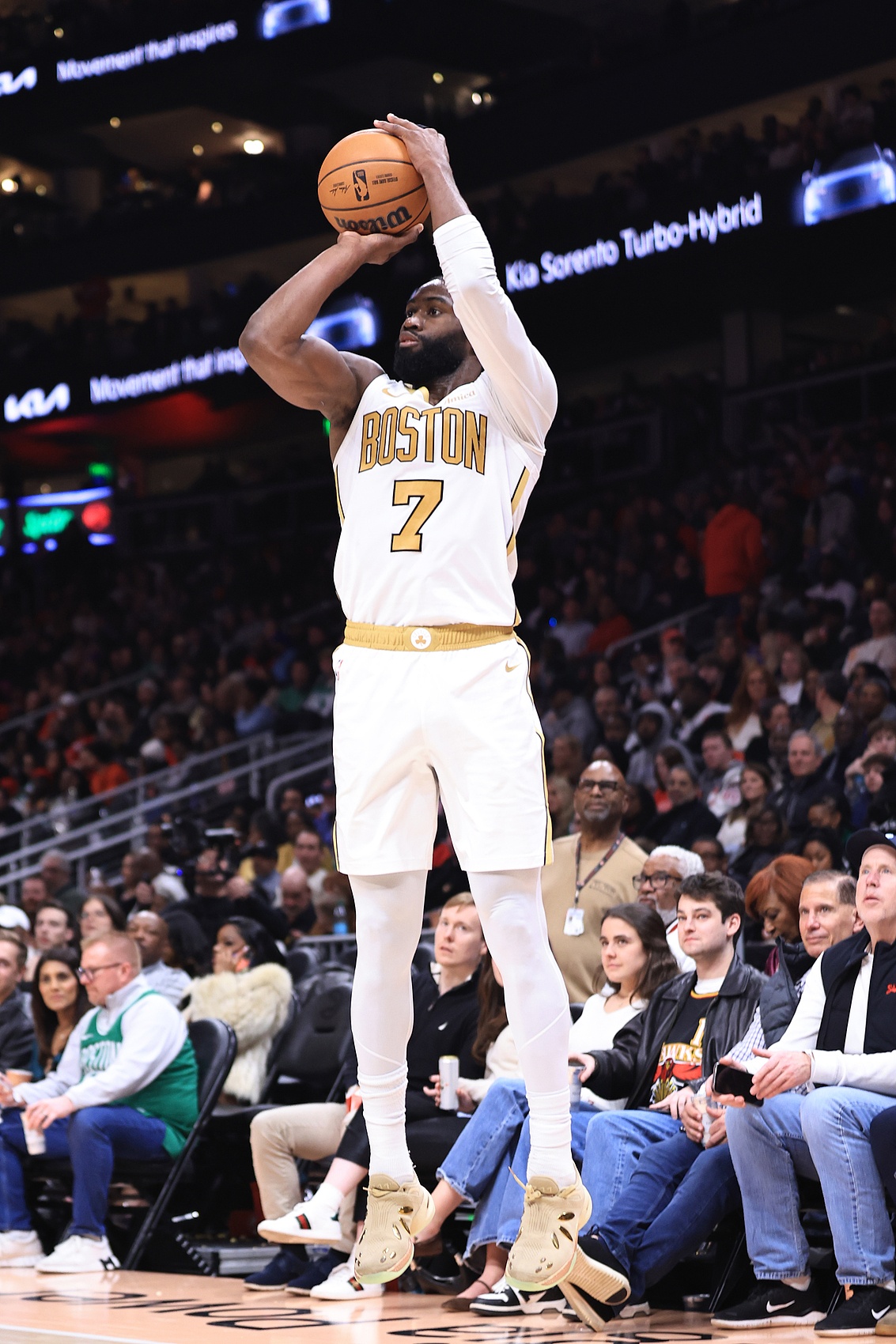 kaiyun应用-效率低了点！杰伦·布朗近8场场均31.1分7.3板 命中率43.6%