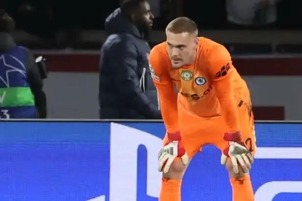 开云APP下载-气坏了，NBA球星约什-哈特：别再让约恩森守门了